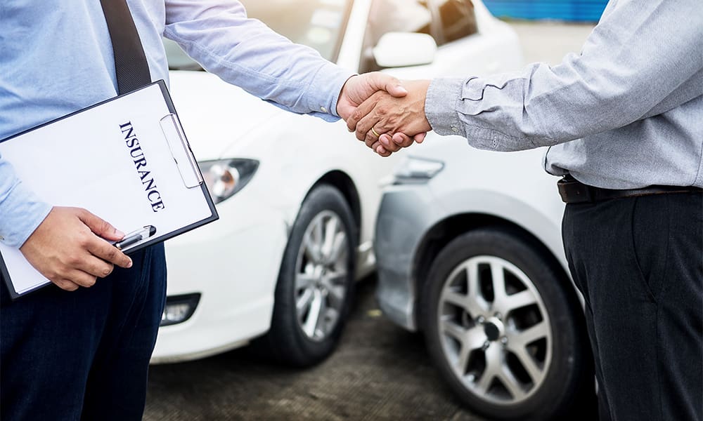 Blog - Does Insurance Cover Broken or Cracked Windshields